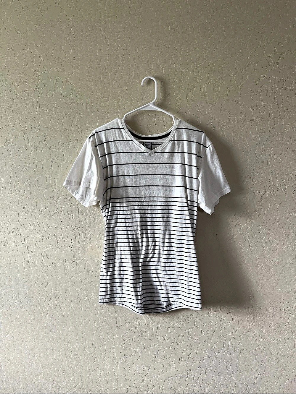 BILLABONG Striped Short Sleeve Tee in White & Black Size Large